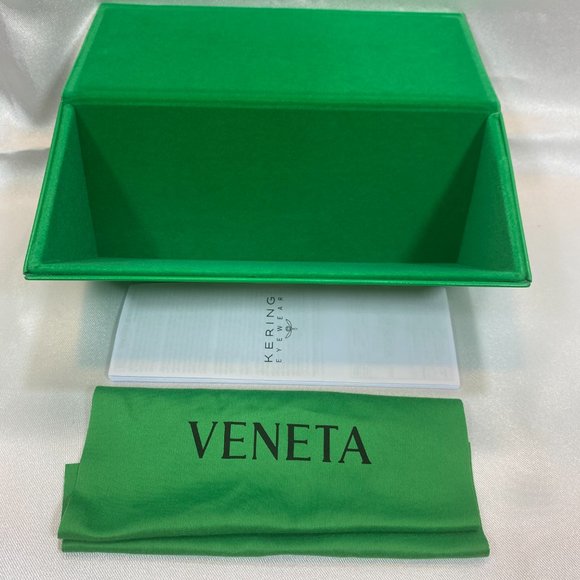 Bottega Veneta Sunglasses Case,Green Leather Triangle Clamshell Case,Green Cloth - Picture 5 of 11